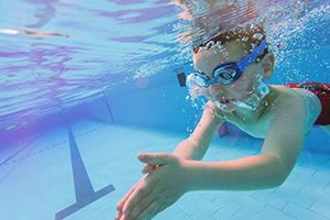 Boy Swimming © Michae Brin / Shutterstock